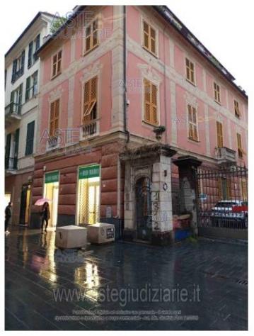 negozio in vendita a Genova in zona Sestri Ponente