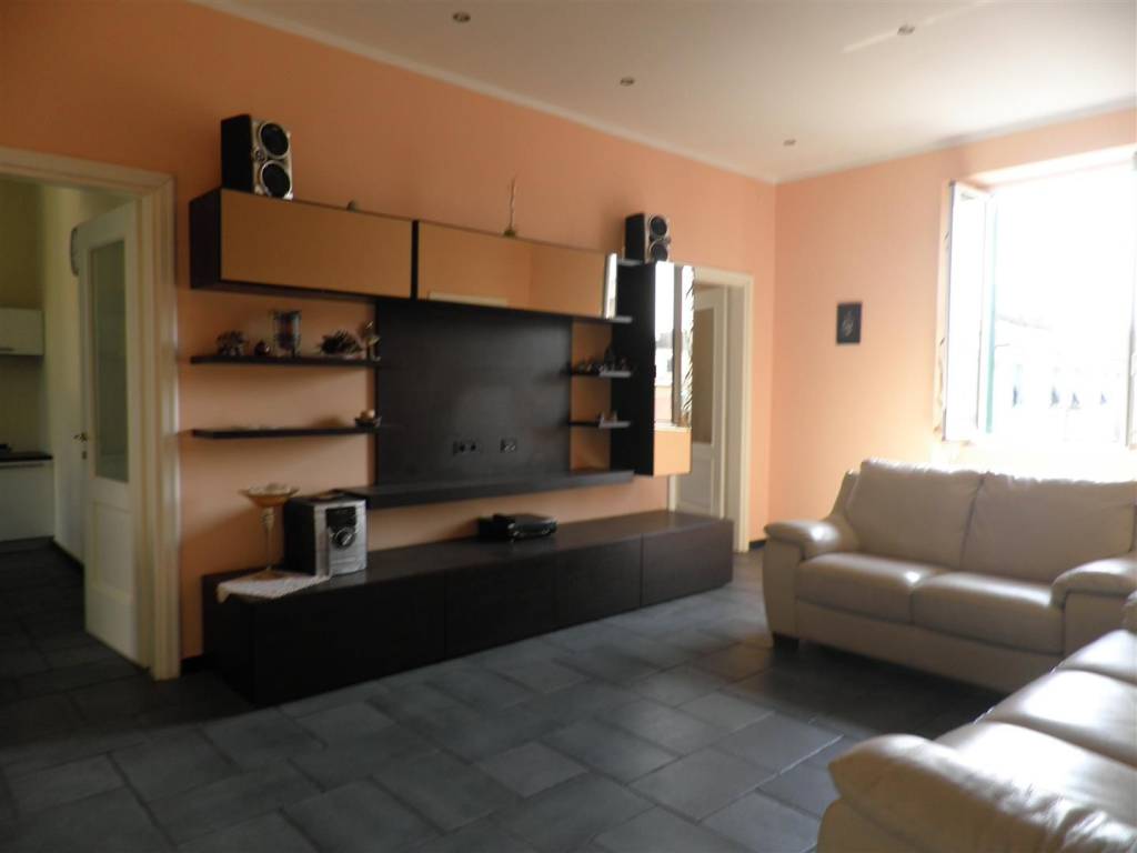 appartamento in vendita a Genova in zona Sestri Ponente