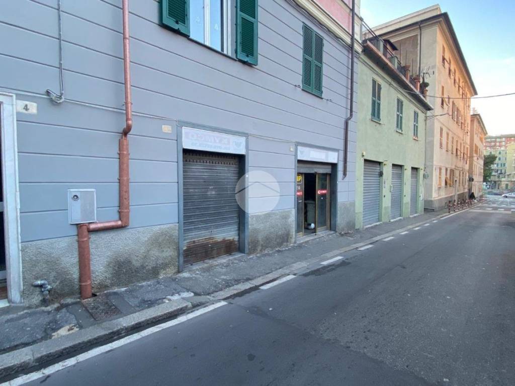 negozio in vendita a Genova in zona Sestri Ponente