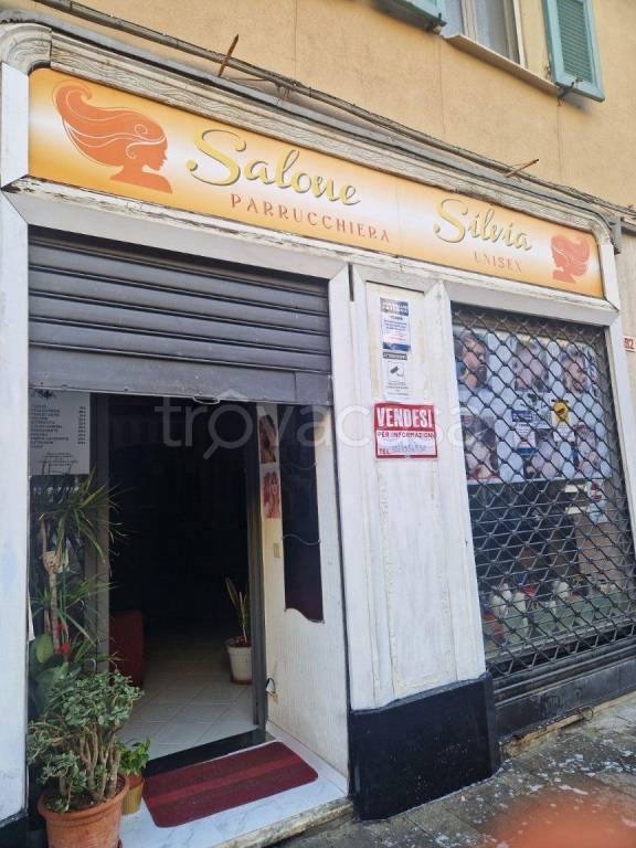 negozio in vendita a Genova in zona Sampierdarena