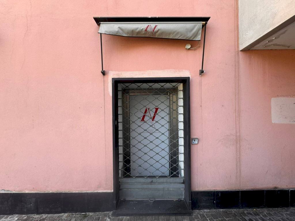 negozio in vendita a Genova in zona Sturla