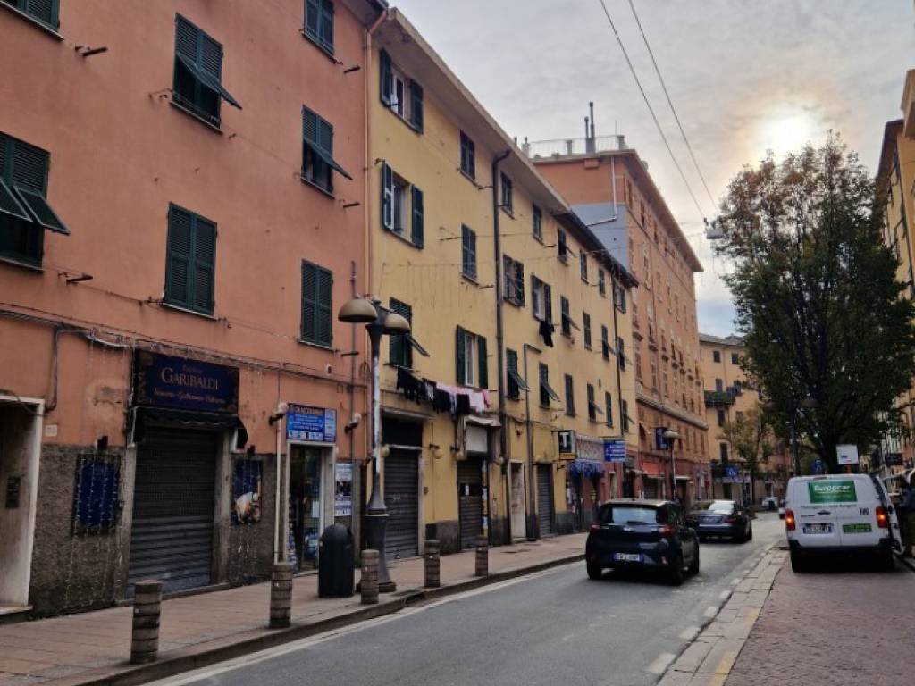 appartamento in vendita a Genova in zona Rivarolo