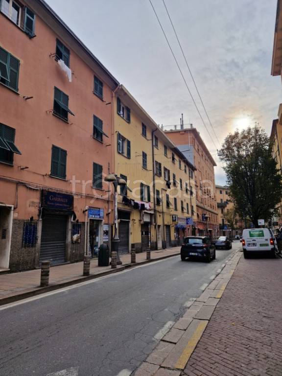 appartamento in vendita a Genova in zona Rivarolo
