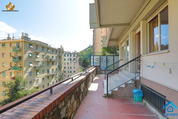 appartamento in vendita a Genova in zona Staglieno