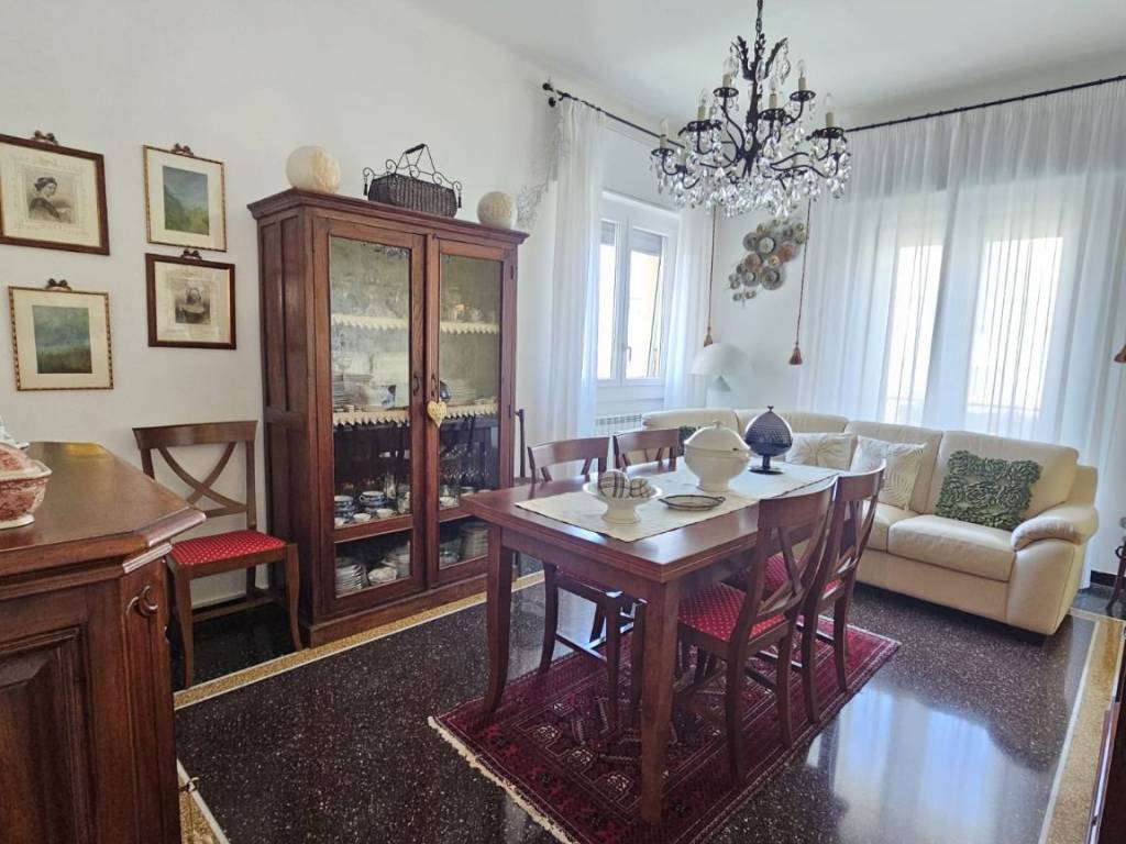 appartamento in vendita a Genova in zona Sestri Ponente