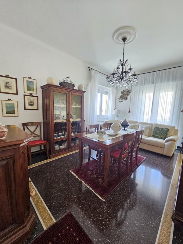 appartamento in vendita a Genova in zona Sestri Ponente