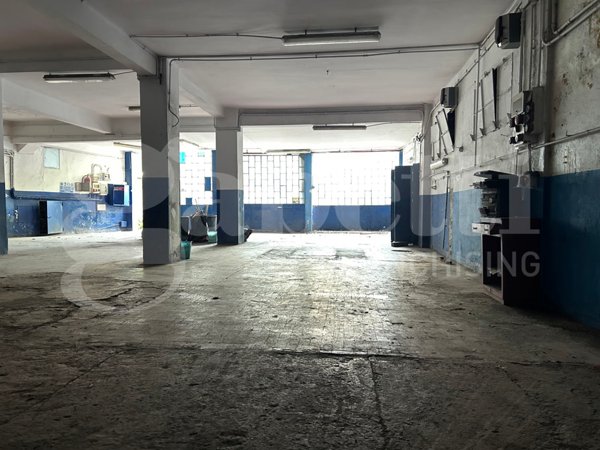 locale di sgombero in vendita a Genova in zona Marassi