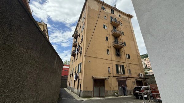 locale di sgombero in vendita a Genova in zona Staglieno