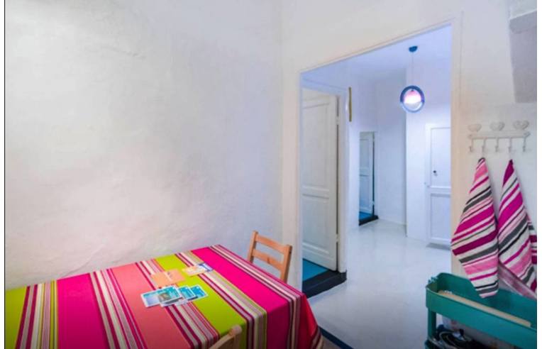 appartamento in vendita a Genova in zona Sottoripa / Maddalena / Molo