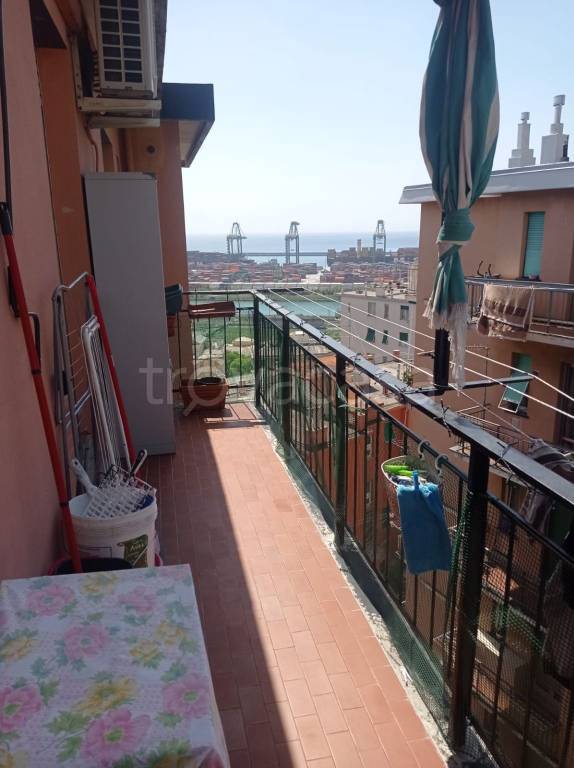 appartamento in vendita a Genova in zona Palmaro / Pra'