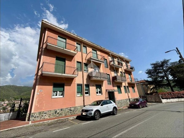 appartamento in vendita a Genova in zona Molassana