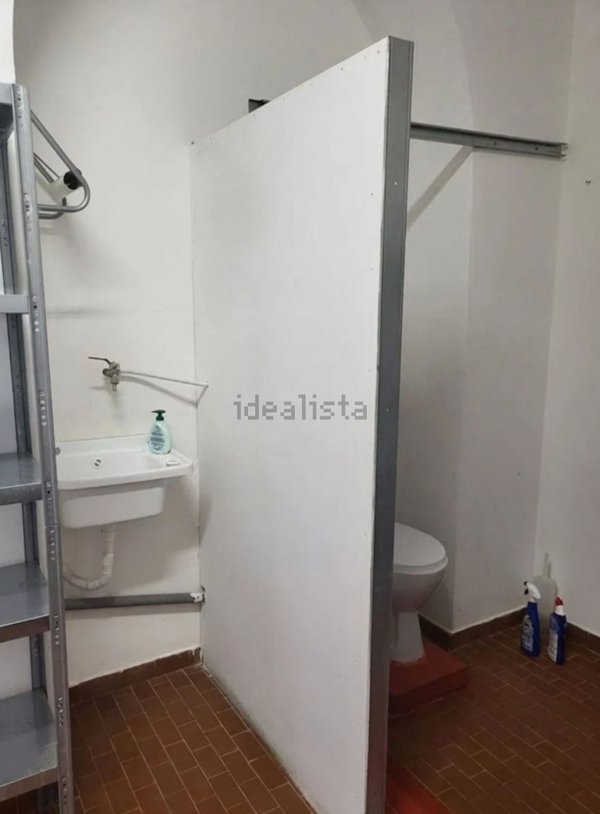 locale di sgombero in vendita a Genova in zona Certosa