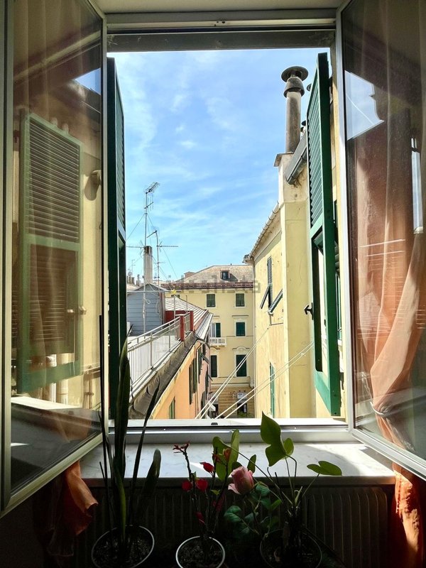 appartamento in vendita a Genova in zona Sestri Ponente