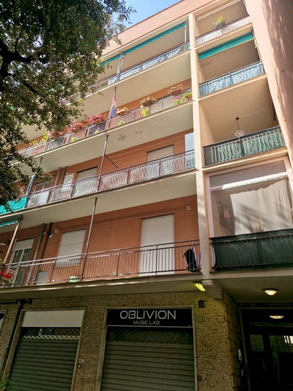 appartamento in vendita a Genova in zona Sturla