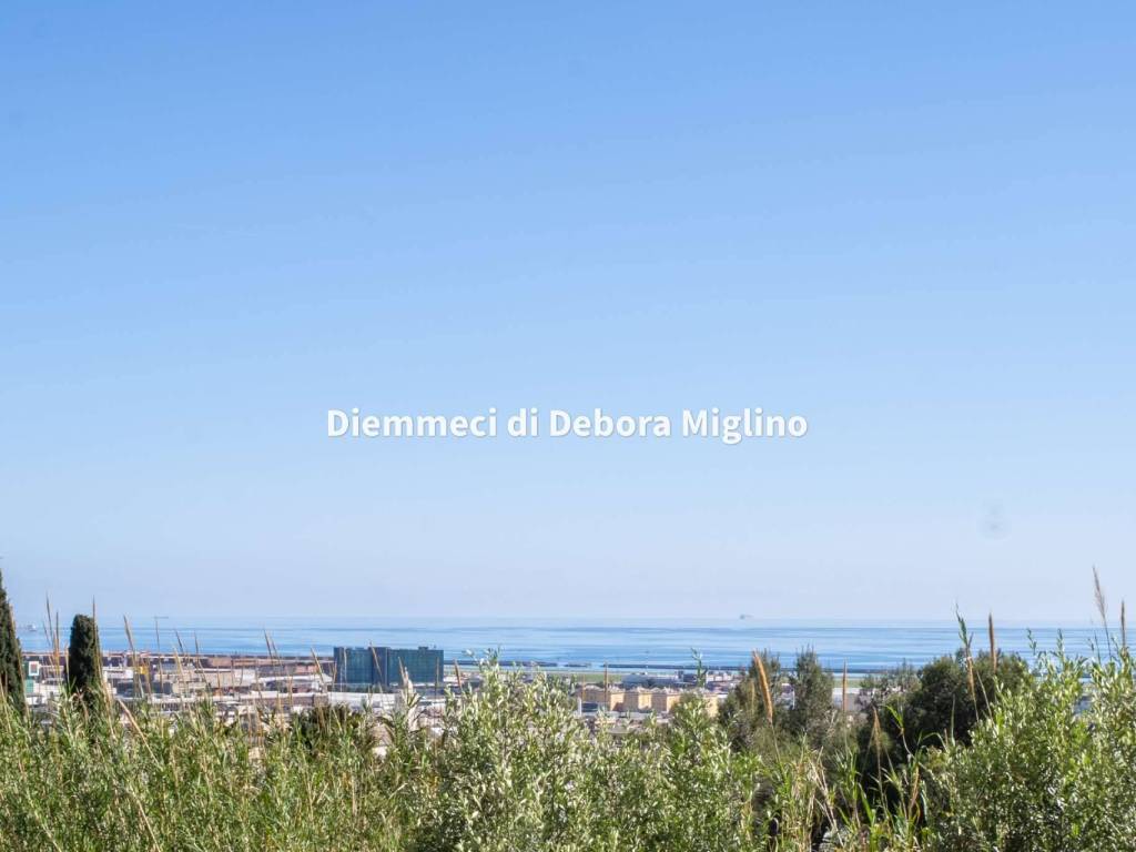 appartamento in vendita a Genova in zona Sestri Ponente