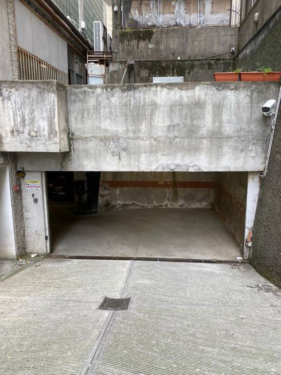 locale di sgombero in vendita a Genova