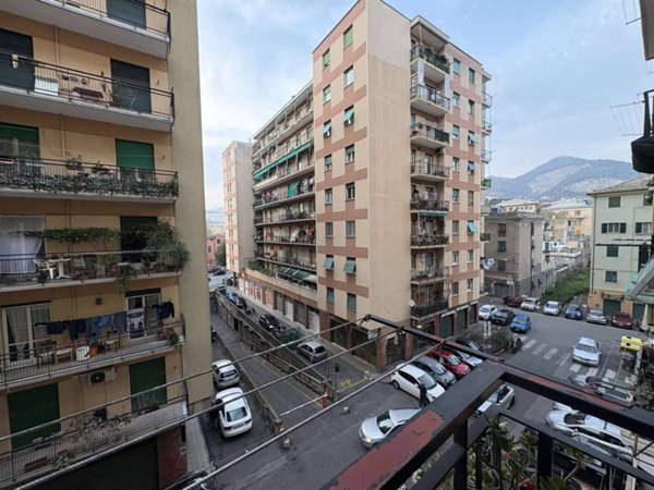 appartamento in vendita a Genova in zona Sestri Ponente
