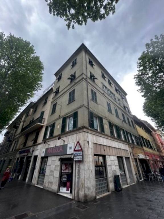 ufficio in vendita a Genova in zona Sestri Ponente