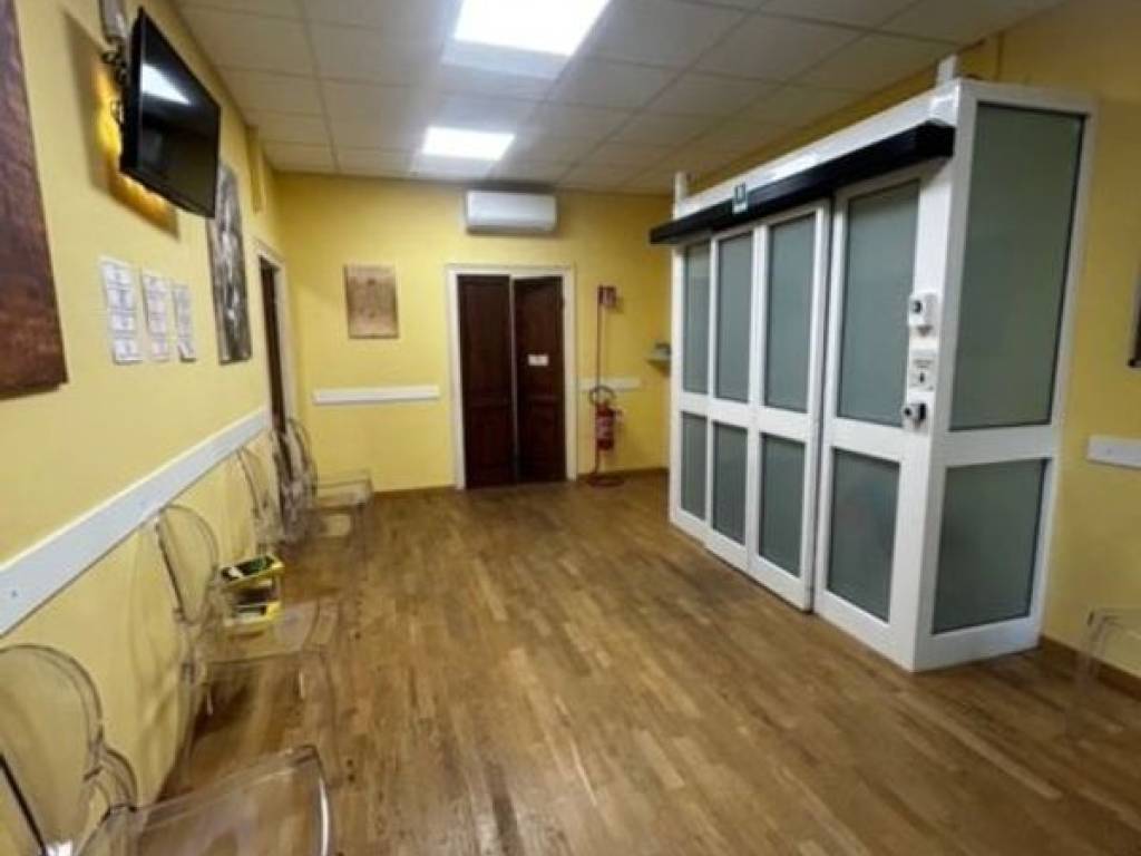 ufficio in vendita a Genova in zona Sestri Ponente