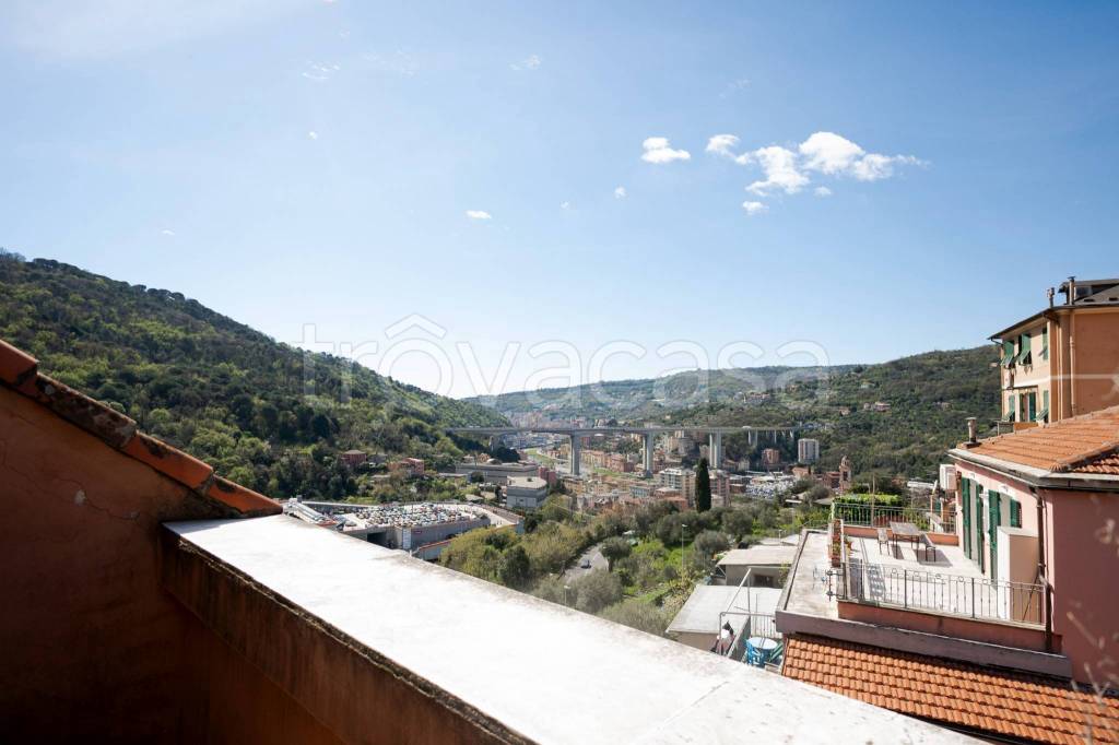 appartamento in vendita a Genova in zona Molassana