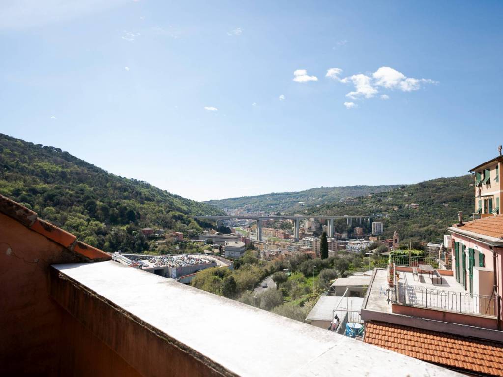 appartamento in vendita a Genova in zona Molassana