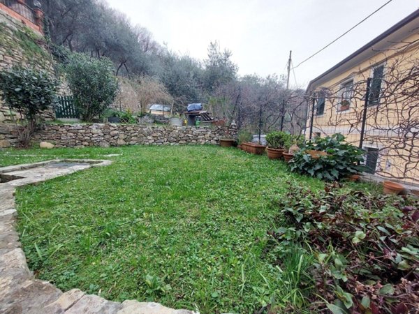 appartamento in vendita a Genova in zona Staglieno