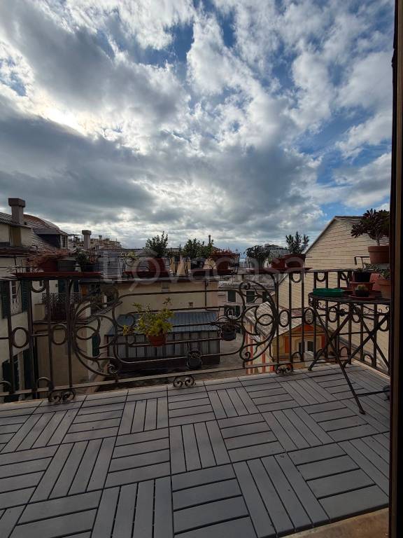 appartamento in vendita a Genova in zona Sottoripa / Maddalena / Molo