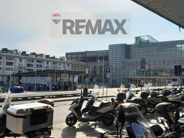 appartamento in vendita a Genova in zona Sottoripa / Maddalena / Molo