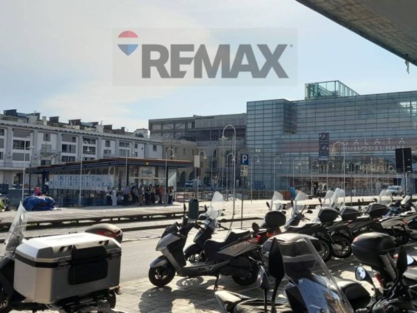 appartamento in vendita a Genova in zona Sottoripa / Maddalena / Molo