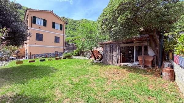casa indipendente in vendita a Genova in zona Bavari