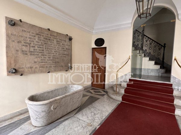 appartamento in vendita a Genova in zona Sottoripa / Maddalena / Molo