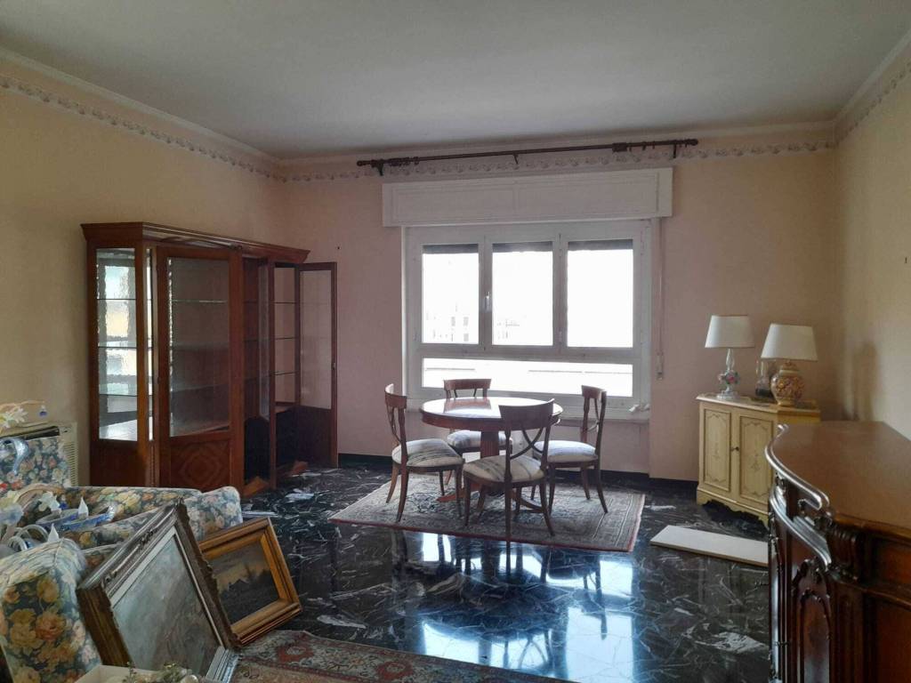 appartamento in vendita a Genova in zona Foce
