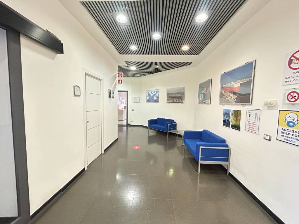 ufficio in vendita a Genova in zona Sampierdarena