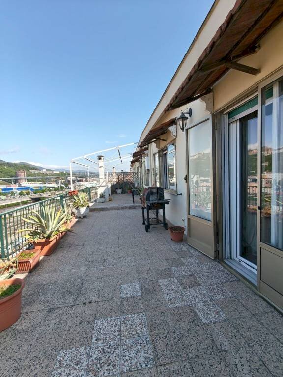 appartamento in vendita a Genova in zona Sampierdarena