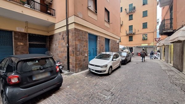 negozio in vendita a Genova in zona Bolzaneto