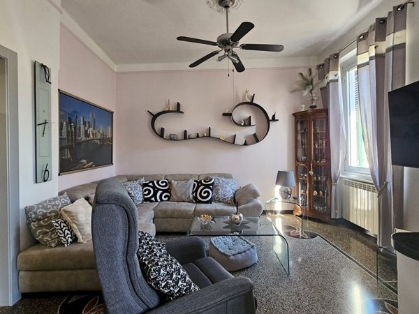 appartamento in vendita a Genova in zona Sestri Ponente