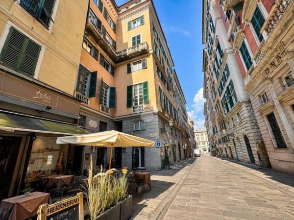 appartamento in vendita a Genova in zona Sottoripa / Maddalena / Molo