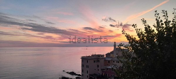 appartamento in vendita a Genova in zona Quarto dei Mille