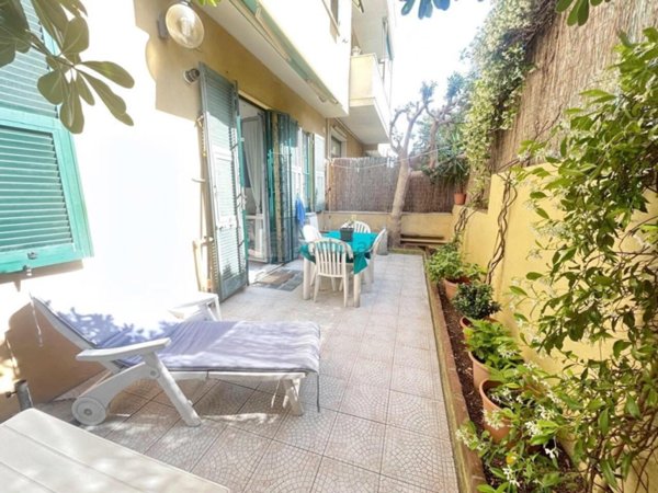 appartamento in vendita a Genova in zona Sturla