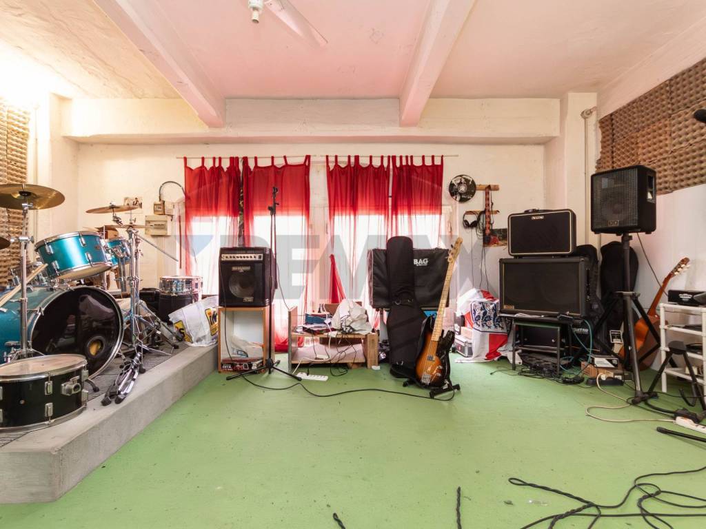 locale di sgombero in vendita a Genova in zona Borzoli