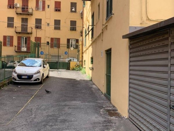 locale di sgombero in vendita a Genova in zona Foce
