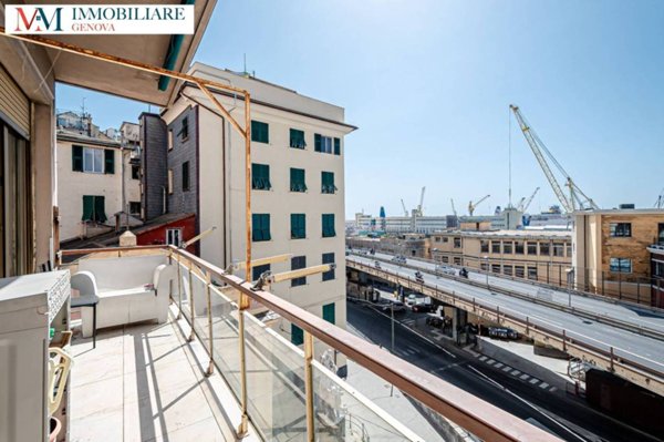 appartamento in vendita a Genova in zona Sottoripa / Maddalena / Molo