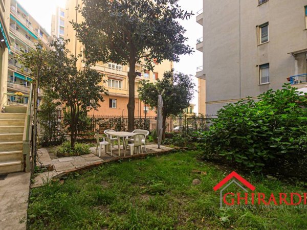 appartamento in vendita a Genova in zona Sestri Ponente