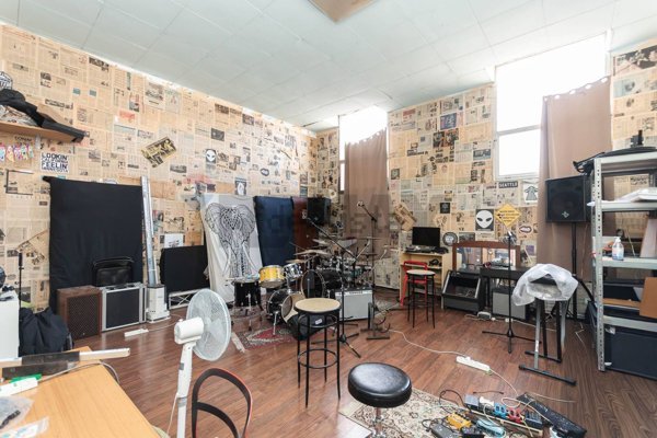 locale di sgombero in vendita a Genova in zona Bolzaneto