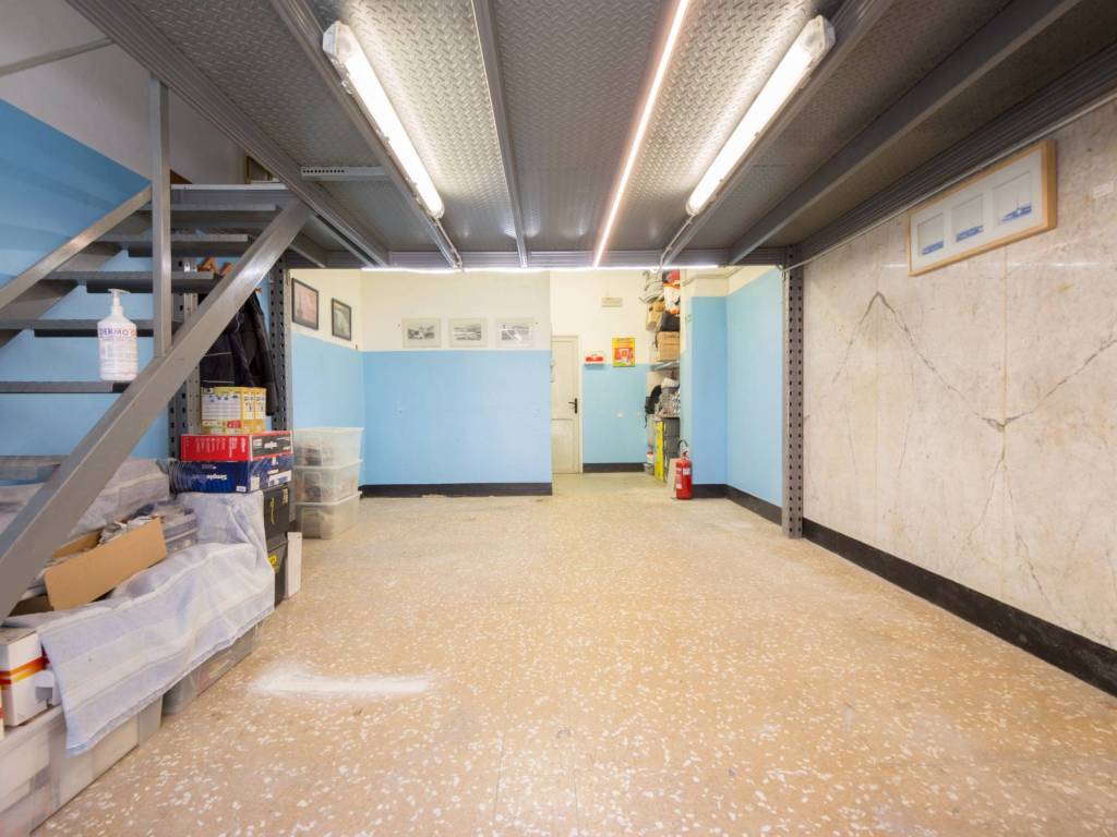 negozio in vendita a Genova in zona Marassi
