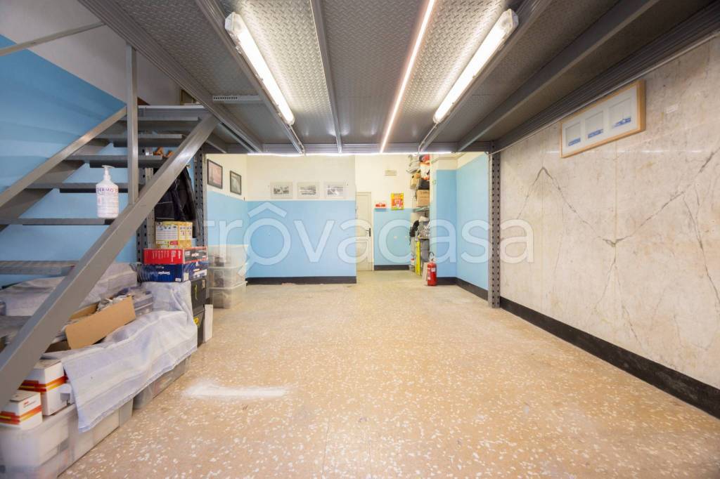 negozio in vendita a Genova in zona Quezzi