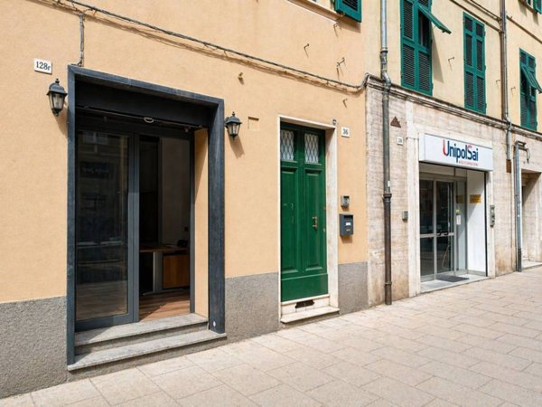 negozio in vendita a Genova in zona Certosa