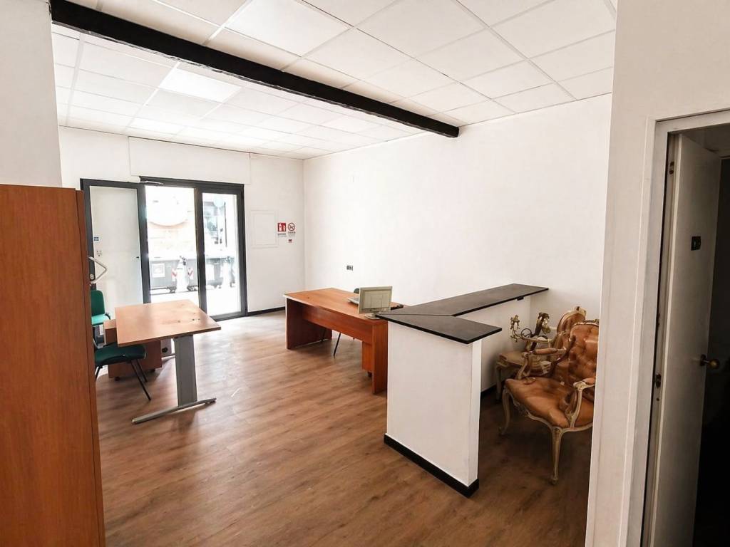 negozio in vendita a Genova in zona Certosa