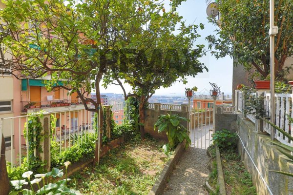 appartamento in vendita a Genova in zona Sestri Ponente