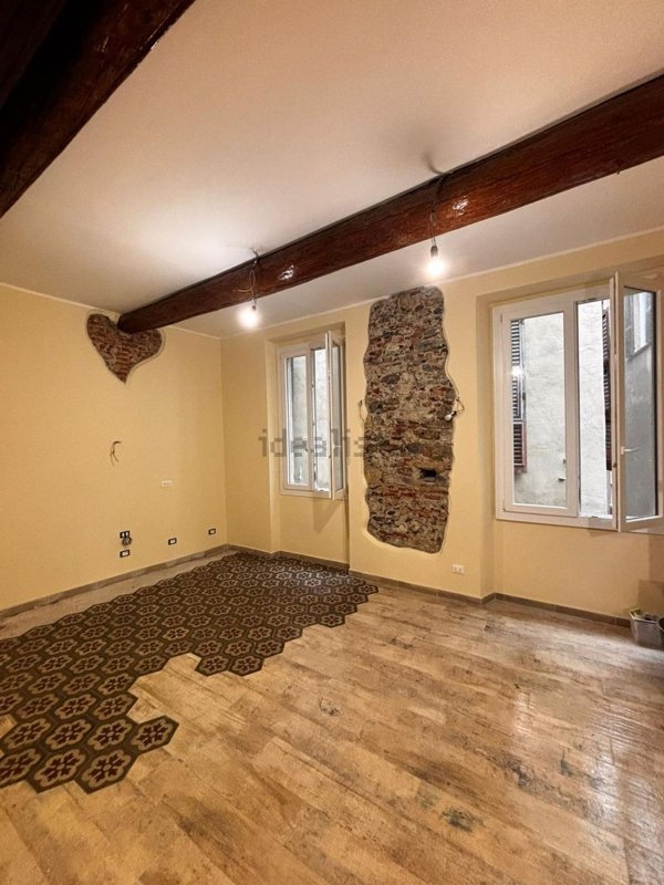 appartamento in vendita a Genova in zona Sottoripa / Maddalena / Molo